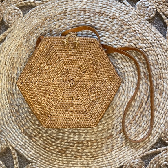 UO Hexagon Rattan Bag 100% Handcrafted in Bali - Picture 2 of 5